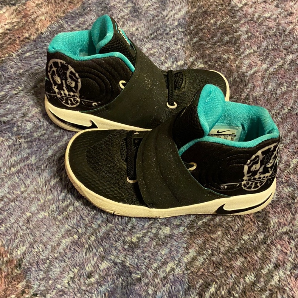 Nike toddler kyrie Irving sneakers